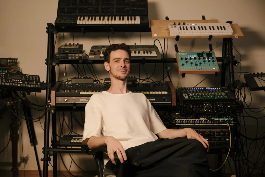 Portrait of Gerhard Funabiki-Senz in front of his synthesizers